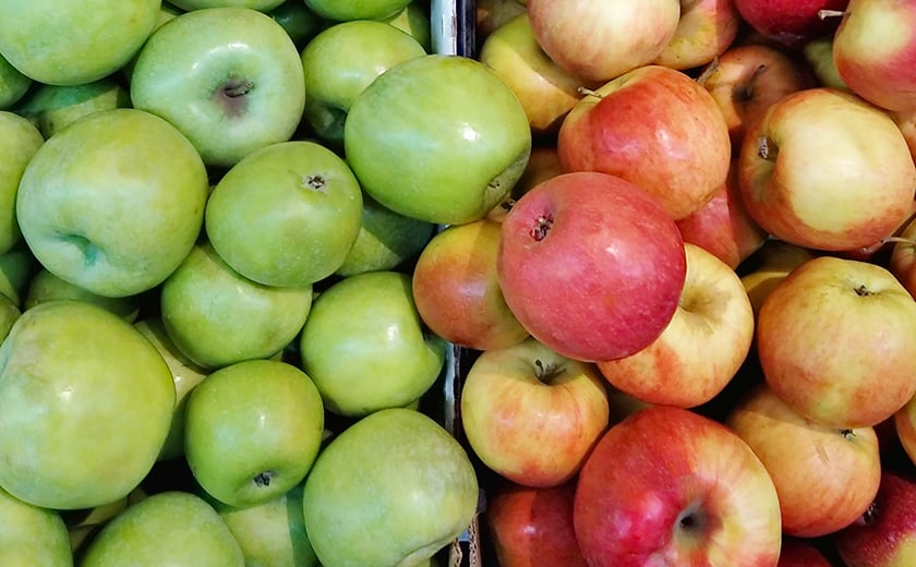 Red and green apples side-by-side.